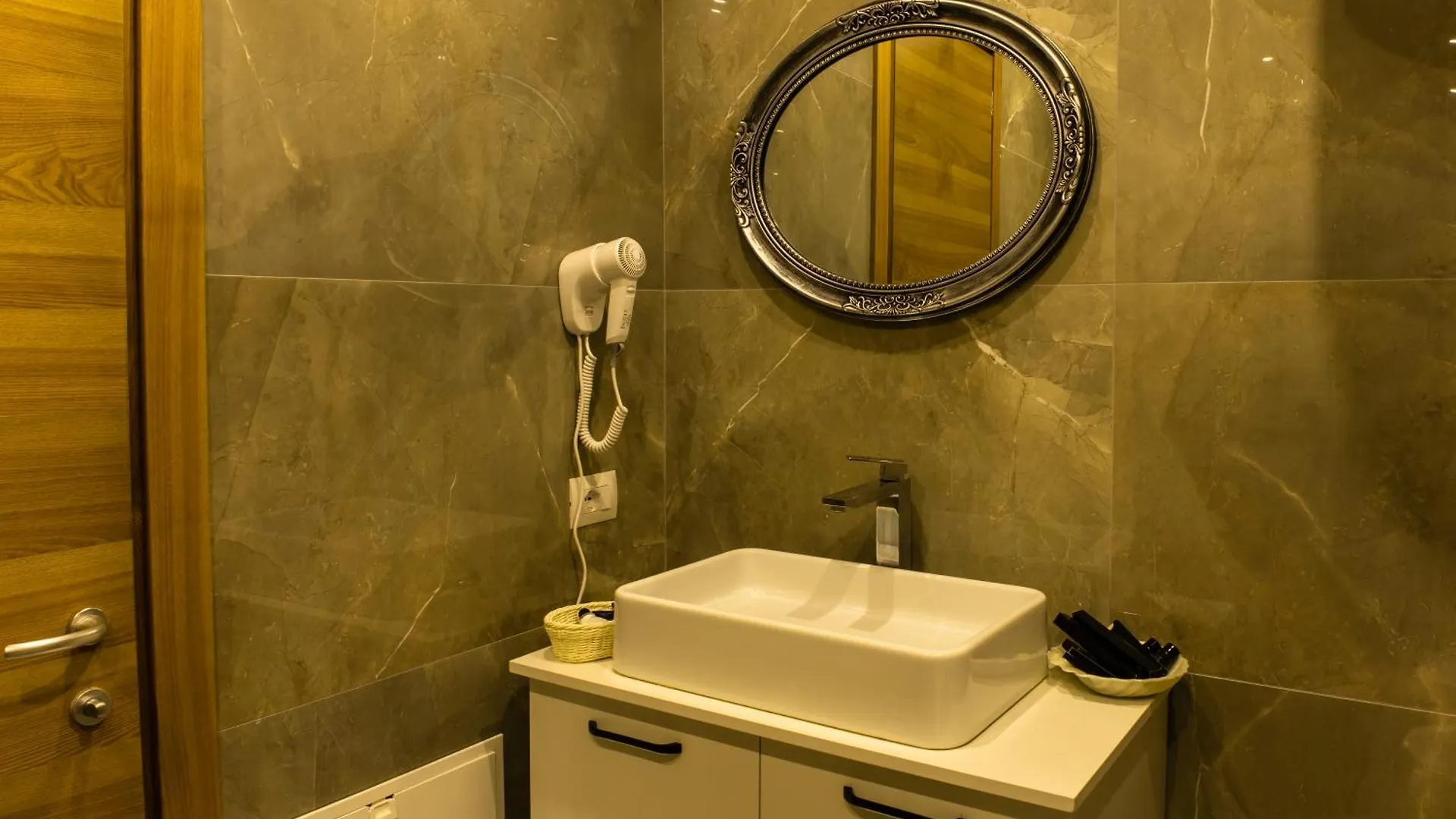 Costa Del Sol Hotel Durres 4*,  Albania